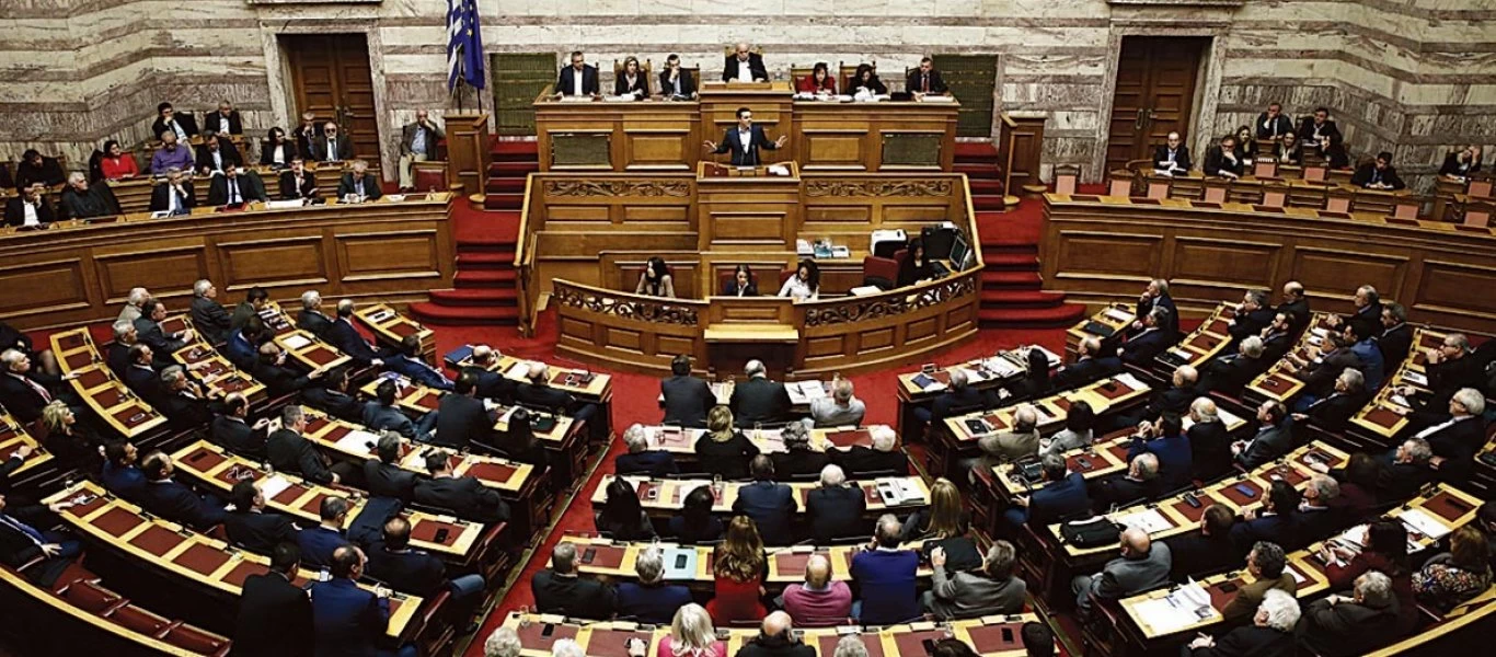 Στη Βουλή η σύγκρουση των κομμάτων για τη φωτιά στη Μόρια - Ο ΣΥΡΙΖΑ κατηγορεί την κυβέρνηση ότι ντροπιάζει την Ελλάδα